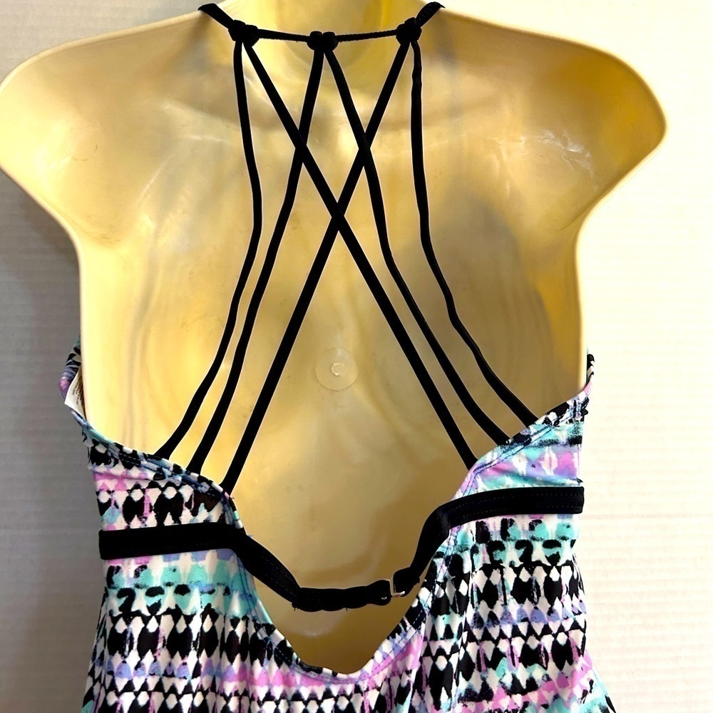 Free Country Swim under wire tankini top in tribal multi color print Sz M. E13
